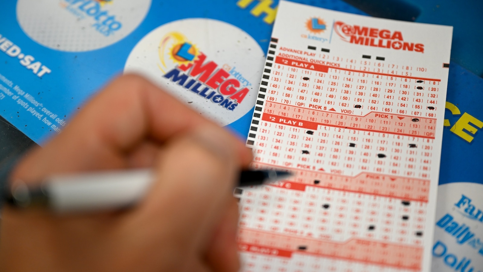 Mega Millions climbs to $977 Million for next drawing after no jackpot winner