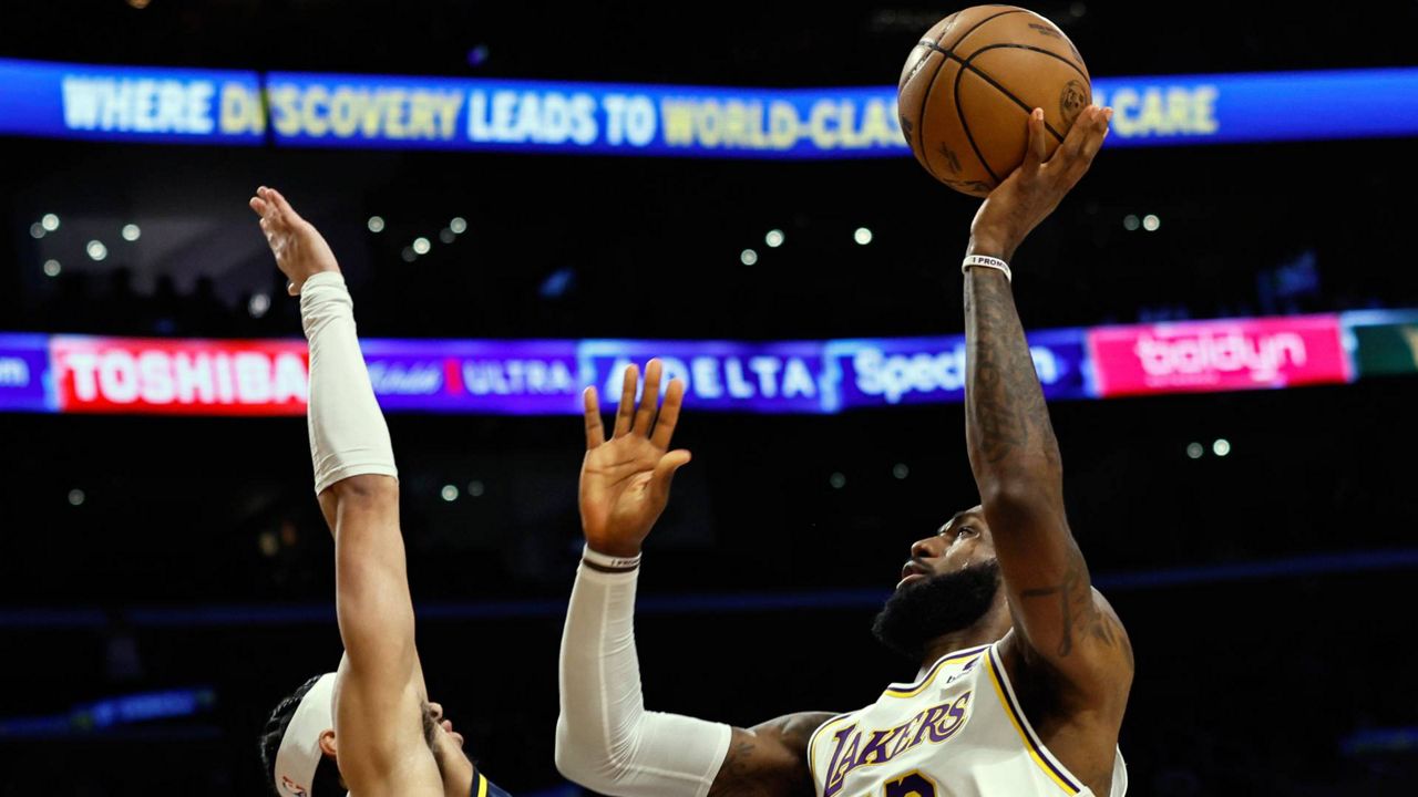 Lakers score whopping 150 points, hang on to beat Indiana