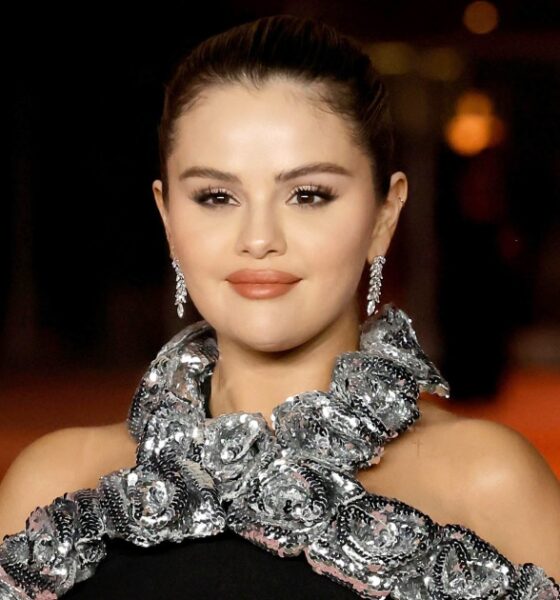 Selena Gomez Goes Makeup-Free in New Selfies