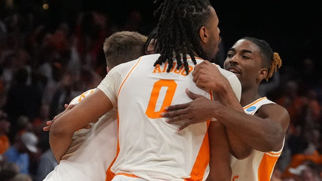 Tennessee basketball live score updates vs Texas in March Madness