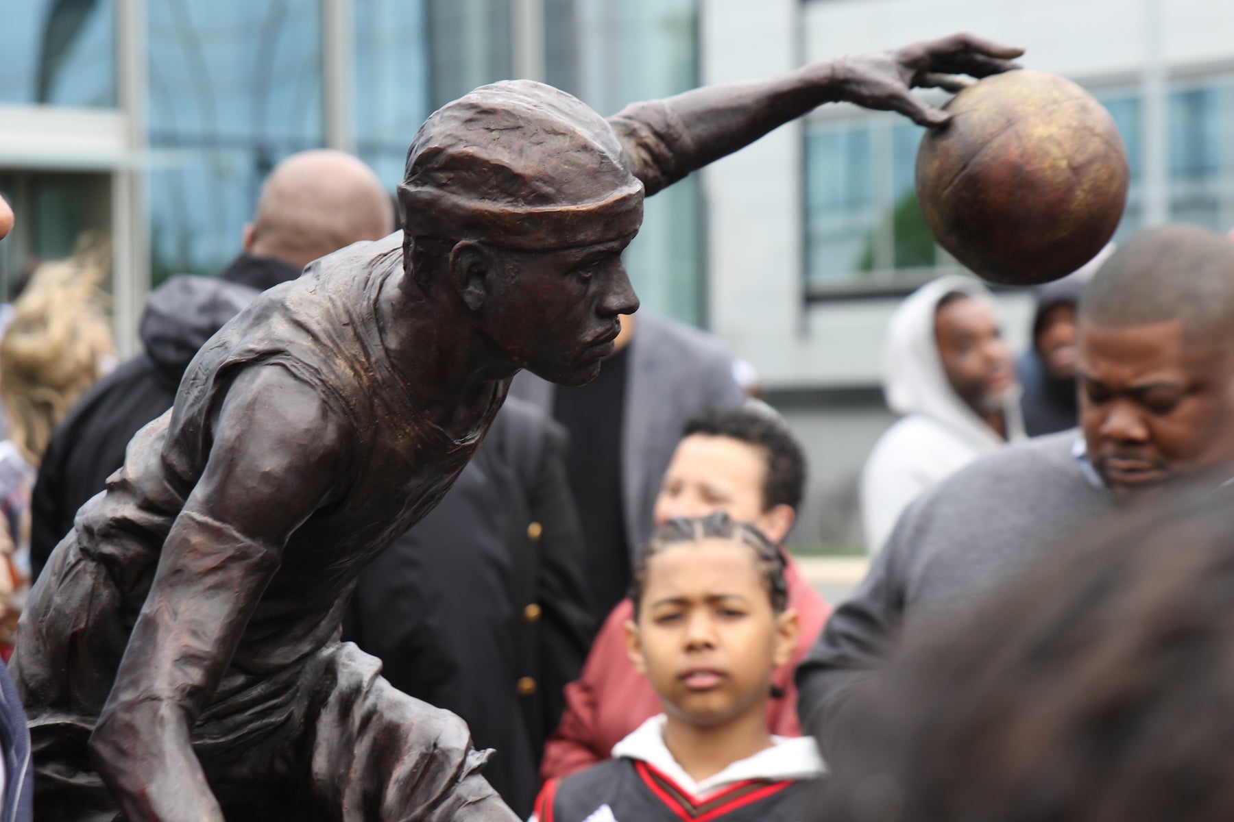 Sixer Allen Iverson honored with statue in Camden