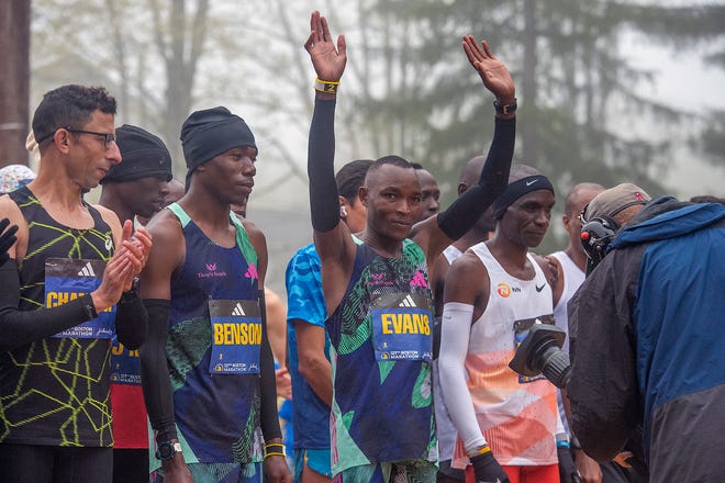 Evans Chebet, the eventual winner of the 2023 Boston Mararthon, recognizes the crowd at the starting line in Hopkinton, April 17, 2023.