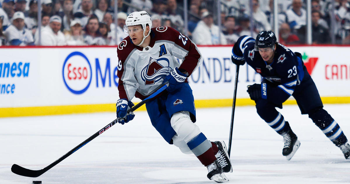 Colorado Avalanche fall to Winnipeg Jets, 7-6 for Game 1 in first round of NHL playoffs
