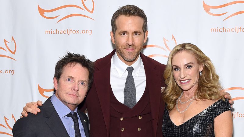Ryan Reynolds honors Michael J. Fox for helping people with Parkinson’s disease, including his late father