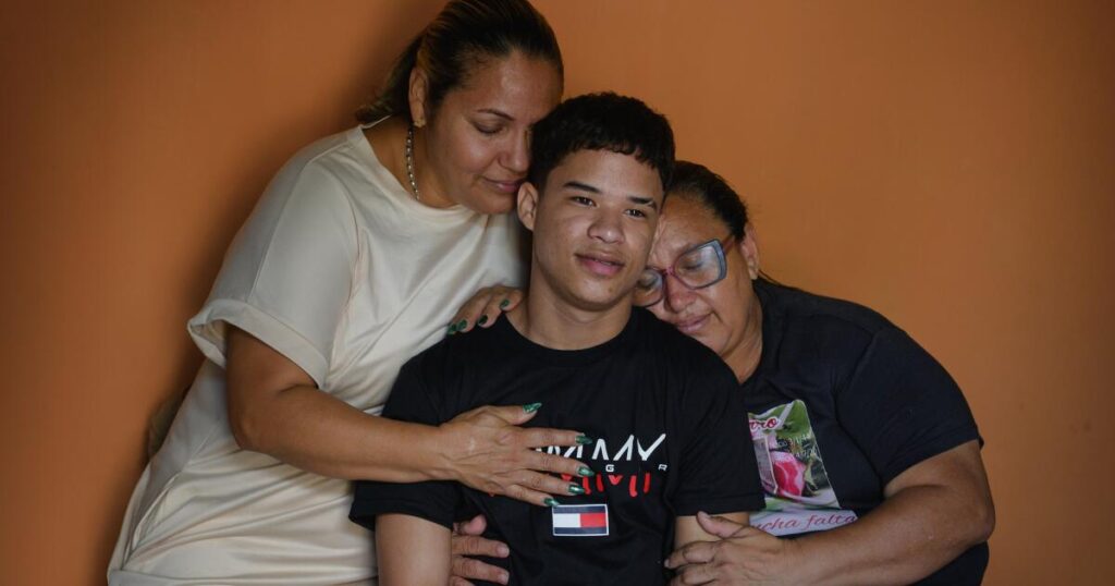 Venezuelans deported to El Salvador in U.S. immigration crackdown