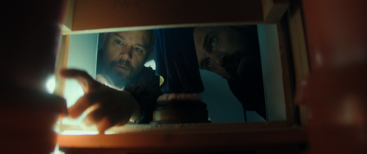 Ben Affleck as Detective Sergeant J.D. Byrne and Matt Damon as Lieutenant Dane Dumars in ‘The Rip.’