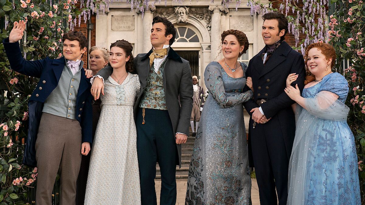 the whole bridgerton family standing together 