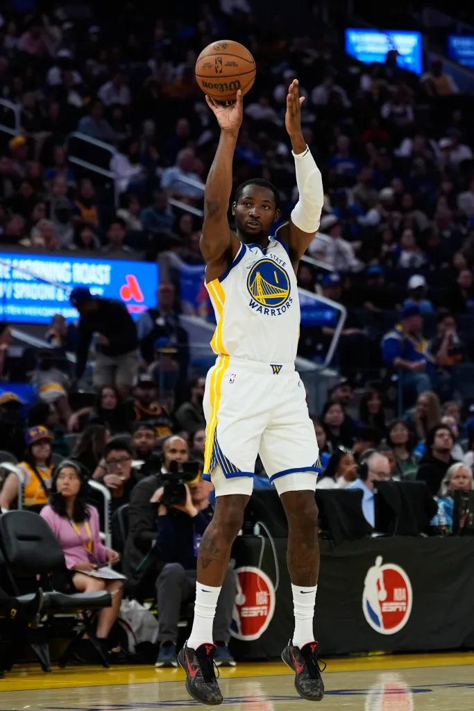 Golden State Warriors forward Jonathan Kuminga shoots a 3-point basket.